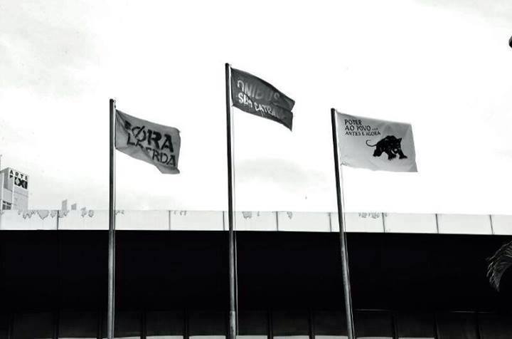 TODA BANDEIRA FICA PRETA NO FOGO