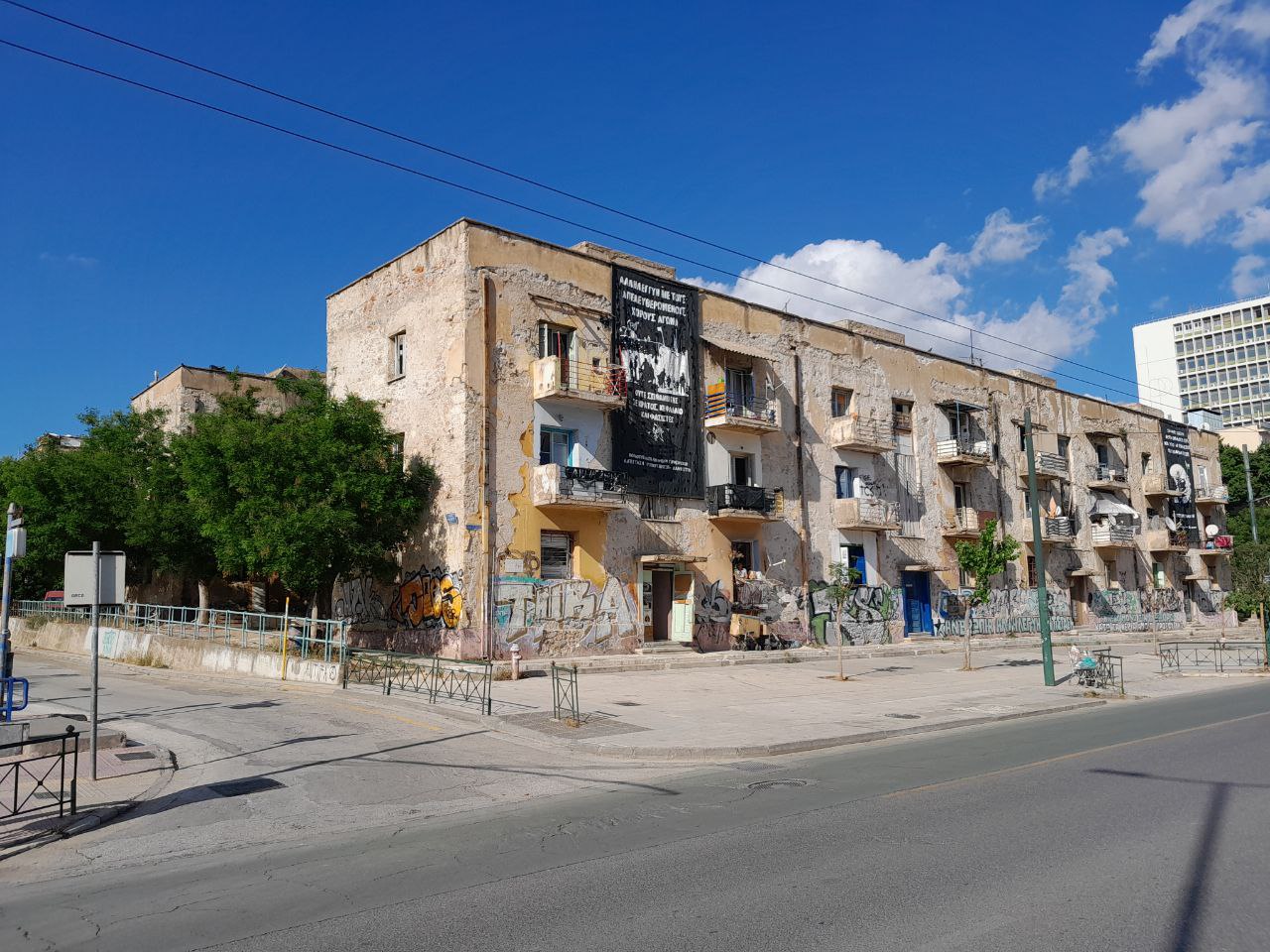 SOLIDARIEDADE À OCUPAÇÃO PROSFYGIKA, EM ATENAS! – Contra o desalojo da maior okupa da Europa